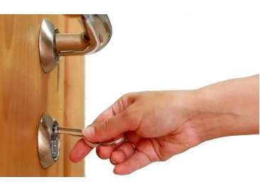 Что делать, если входная дверь не открывается ключом